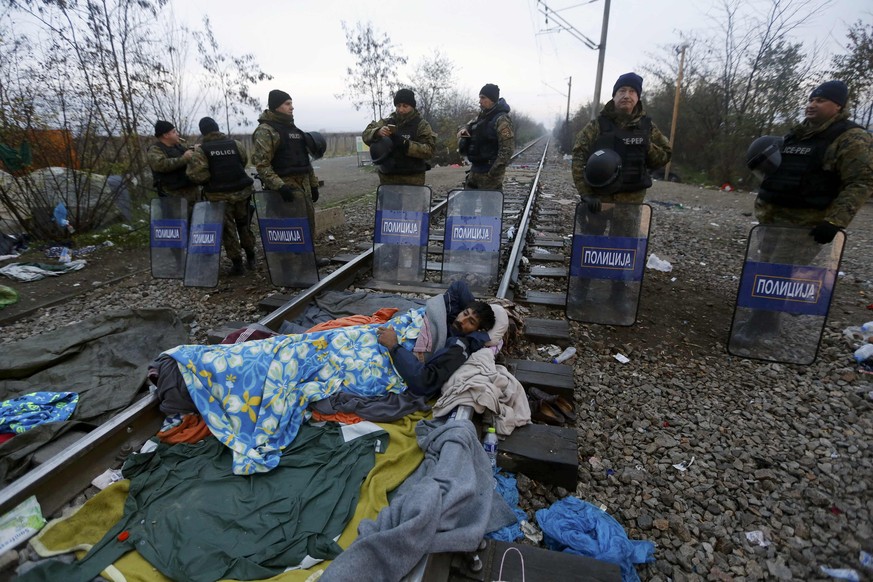 Hungerstreik eines abgewiesenen Flüchtlings in Idomeni.