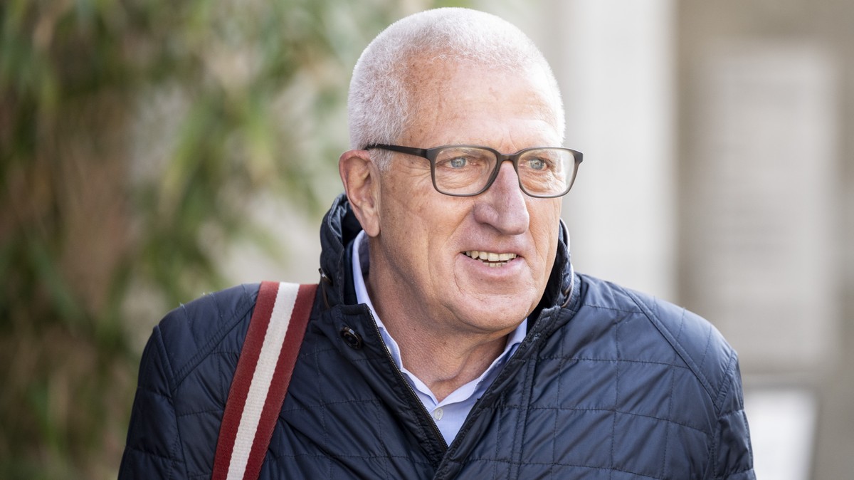 Der ehemalige Raiffeisenchef Pierin Vincenz erscheint mit Anwalt Lorenz Erni zum Raiffeisen-Prozess des Zuercher Bezirksgerichts vor dem Volkshaus, am Dienstag, 22. Maerz 2022, in Zuerich. Die Staatsa ...