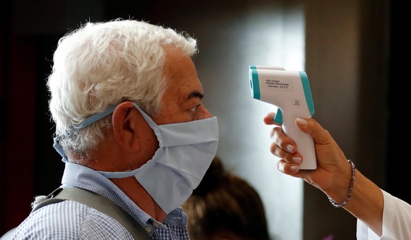 epa08428721 Groups of people pass health checks, at the Jose Marti International Airport in Havana, Cuba, 17 May 2020. Almost 300 Spaniards who were stranded in Cuba, part of them tourists, return thi ...