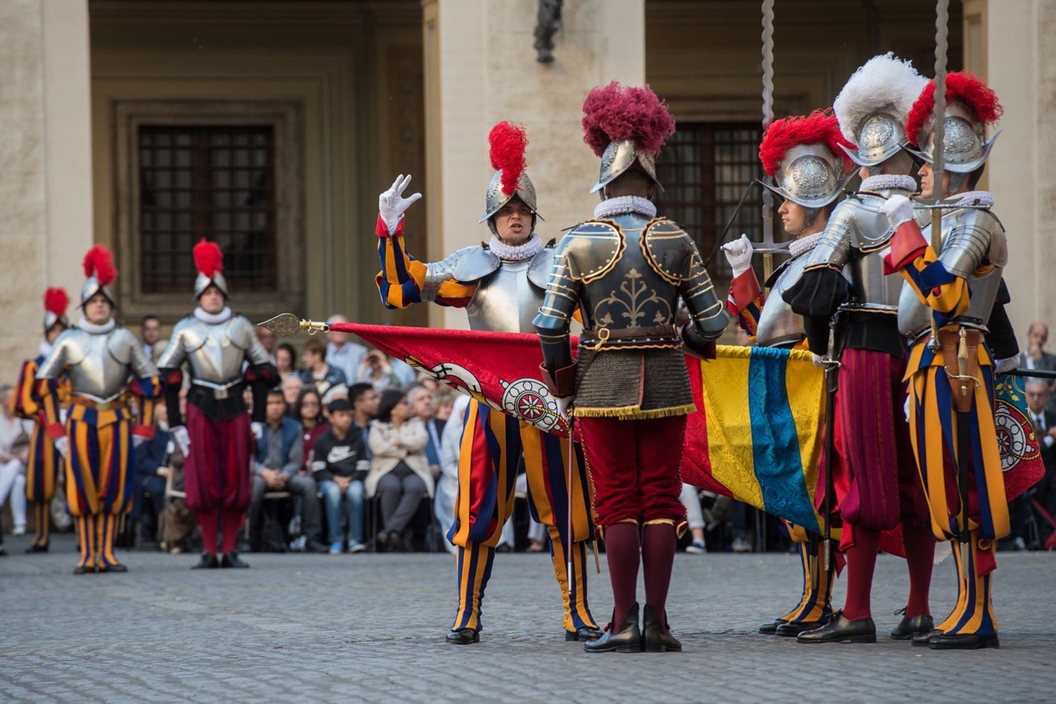 On Friday, May 6, 2016, one of the 23 new Swiss Guardsmen will take his solemn oath on the Guard Flag in the Damasus Courtyard of the Apostolic Palace in the Vatican.  (KEYSTONE/Ti-Press/Gabriele Putz ...