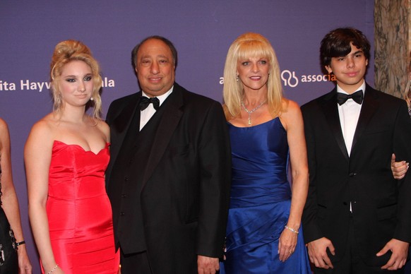 I14671BT.2009 Alzheimer s Association Rita Hayworth Gala at The Waldorf Astoria in New York City 10-27-2009. John Catsimatidis Jr., Margo Catsimatidis, John Catsimatidis St., Andrea Catsimatidis PUBLI ...