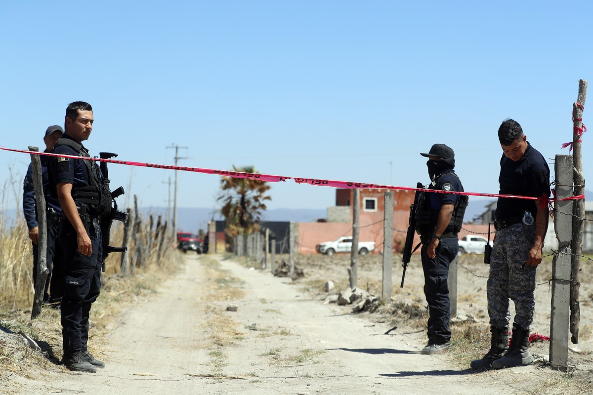 epa11957462 Members of the state prosecutor's office guard Izaguirre Ranch, where the Guerreros Buscadores collective located clandestine crematoriums on 05 March 2025 in the municipality of Teuc ...