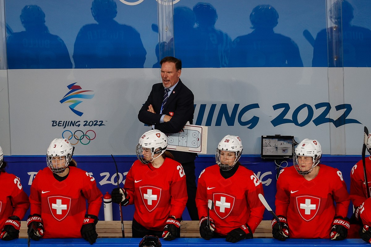 epa09732938 Switzerland head coach Colin Muller during the Women's Ice Hockey preliminary round match between Switzerland and the USA at the Beijing 2022 Olympic Games, Beijing, China, 06 Februar ...