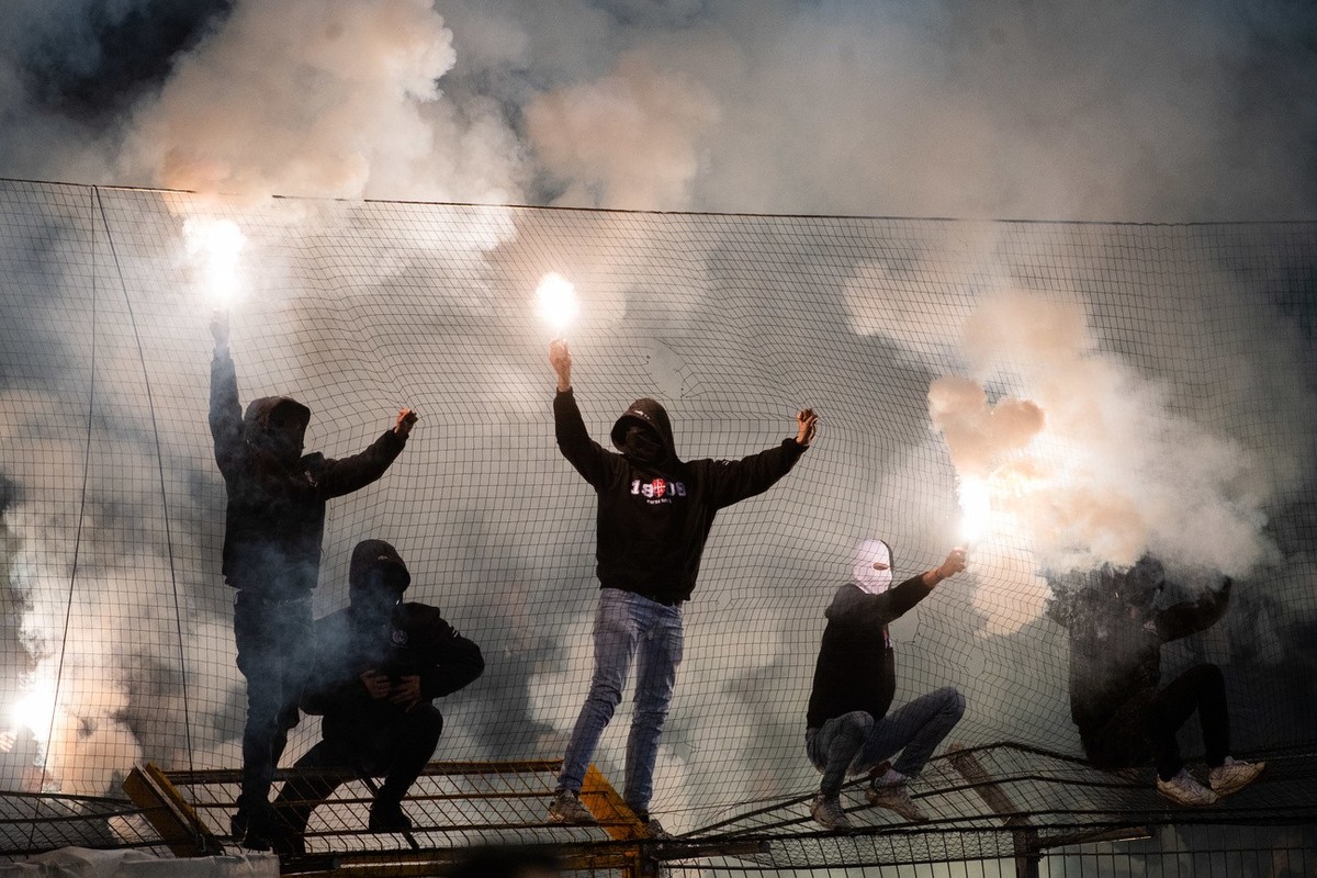 Fans of FC Lugano during the Super League soccer match FC Lugano against FC Zuerich, at the Cornaredo stadium in Lugano, Saturday, March 11, 2023. (KEYSTONE/Ti-Press/Samuel Golay)