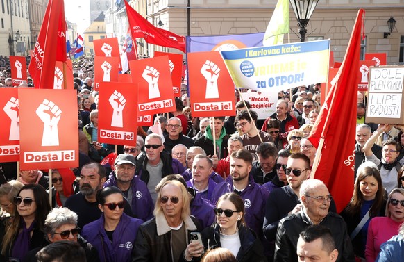 epa11160319 Thousands of Croatian citizens and opposition party members carry signs reading 