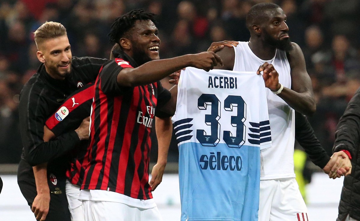 epa07504840 AC Milan's Franck Kessie (L) and his teammate Tiemoue Bakayoko hold a Lazio jersey at the end of the Italian Serie A soccer match between AC Milan and SS Lazio at Giuseppe Meazza stad ...