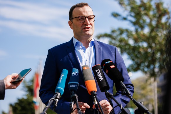 epa11401679 Member of Christian Democratic Union (CDU) presidium Jens Spahn talks to media as he arrives to attend the CDU party committee meetings at the party&#039;s headquarters in Berlin, Germany, ...