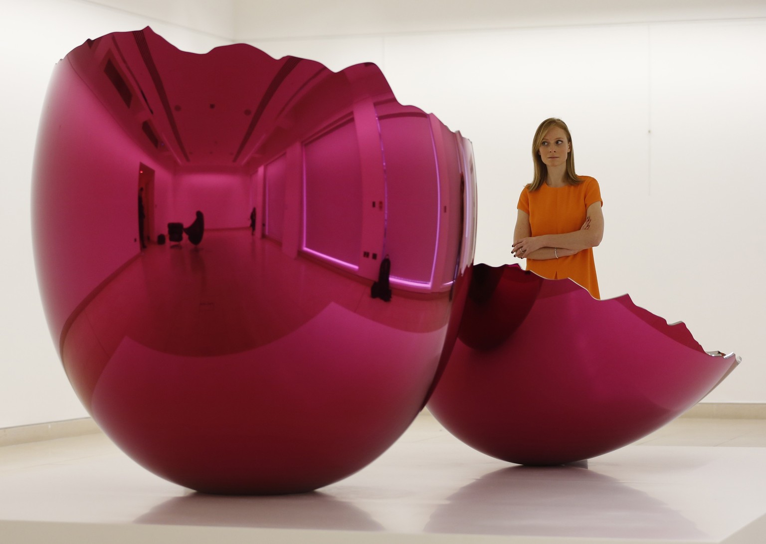 Jeff Koons' «Cracked Egg»