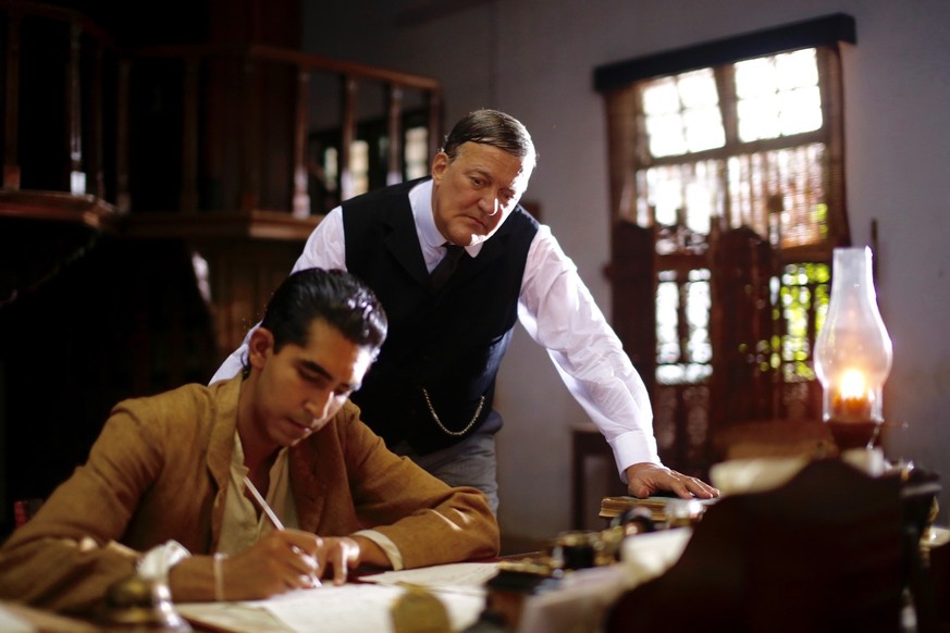 Da wird eine Karriere in die Wege geleitet: S. Ramanujan (Dev Patel) und Sir Francis Spring (Stephen Fry).