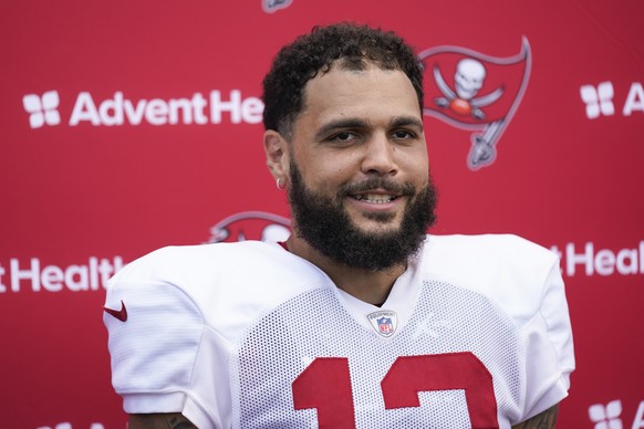 FILE - Tampa Bay Buccaneers&#039; Mike Evans talks with reporters after a joint practice with the New York Jets at the Jets&#039; training facility in Florham Park, N.J., Wednesday, Aug. 16, 2023. Tam ...