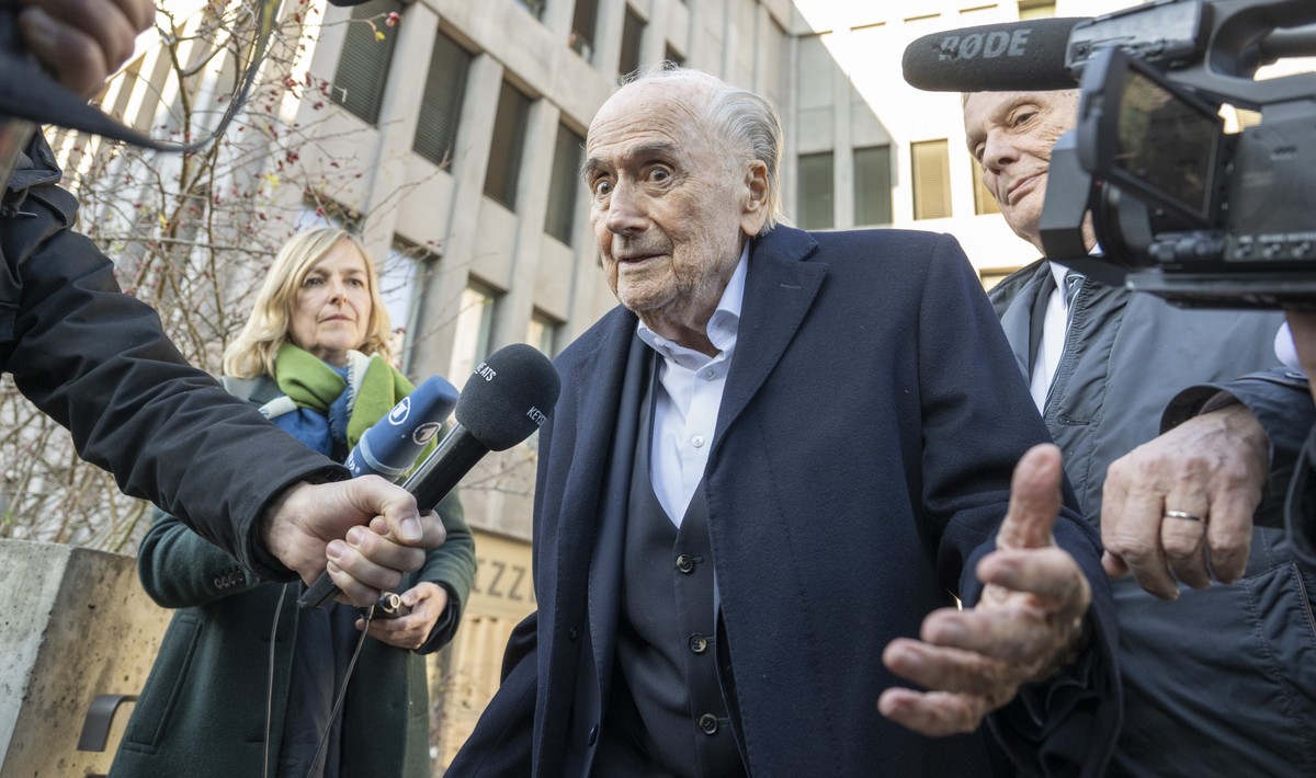 Former Fifa President, Joseph (Sepp) Blatter leave the special appeals court, in Muttenz, Switzerland, Monday, March 3, 2025. A special appeals court, sitting in Muttenz near Basel, will hear a reques ...