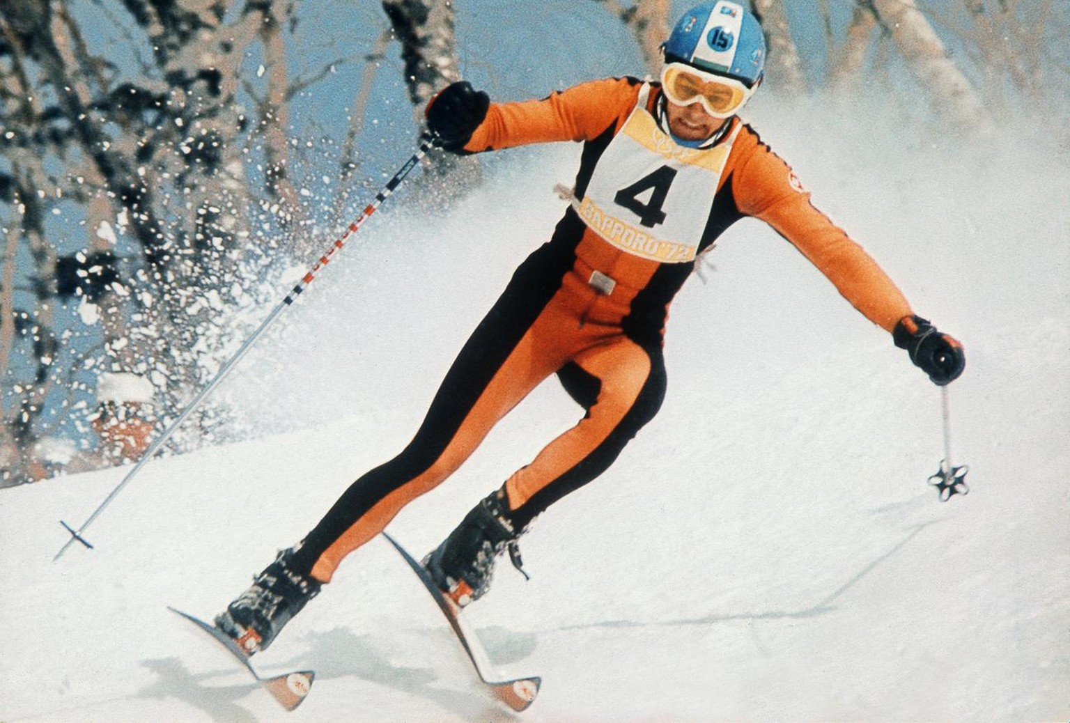 Bernhard Russi auf dem Weg zu seinem Abfahrts-Olympiasieg an den Olympischen Winterspielen in Sapporo, Japan, 1972. (KEYSTONE/Str)