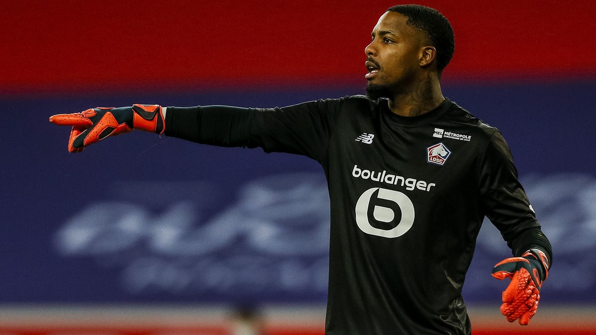 Lille's goalkeeper Mike Maignan gestures during the French League One soccer match between Lille and Brest at the Stade Pierre Mauroy stadium in Villeneuve d'Ascq, northern France, Sunday, F ...