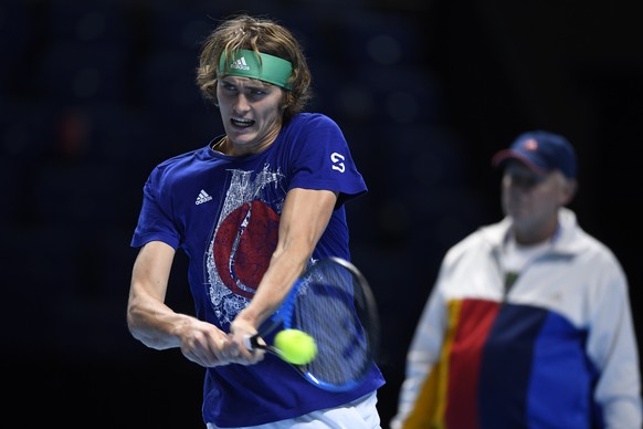 epa06329043 Alexander Zverev of Germany warms up ahead of his Men&#039;s singles match against Roger Federer of Switzerland at the ATP World Tour Finals tennis tournament in London, Britain, 14 Novemb ...