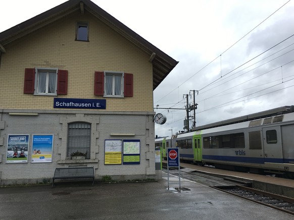 Der Bahnhof von Schafhausen. Meistens fährt der Zug einfach durch.<br data-editable="remove">
