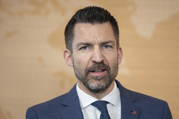 Dennis Weber, CFO von Swiss, informiert an der Jahresmedienkonferenz der Fluggesellschaft Swiss International Air Lines, aufgenommen am Donnerstag, 6. Maerz 2025 in Kloten Zuerich. (KEYSTONE/Ennio Lea ...