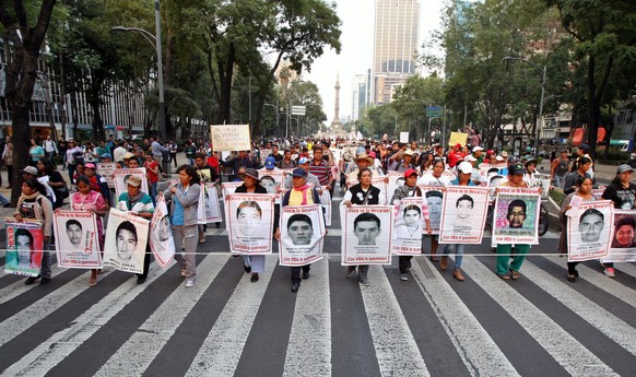 Immer wieder gehen die Leute auf die Strasse, um für die 43 Verschwundenen zu demonstrieren. Hier am 26. November in Mexiko City.