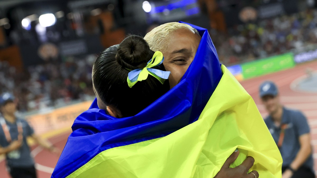 epa10820395 Gold medal winner Yulimar Rojas of Venezuela (R) and silver medal winner Marina Beh-Romancsuk of Ukraine hug each after the final of women's triple jump of the World Athletics Champio ...