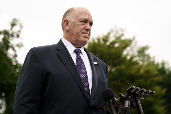 epa12143294 White House border czar Tom Homan speaks to the media at the White House, Washington, DC, USA, 29 May 2025. EPA/WILL OLIVER / POOL POOL