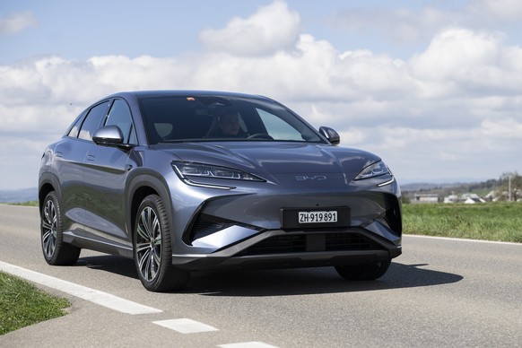 HANDOUT - Testfahrt anlaesslich des Dynamic Brand Launch von BYD, aufgenommen am Dienstag, 1. April 2025 in der Umwelt Arena Schweiz in Spreitenbach. (BYD Switzerland/AWP/KEYSTONE/Ennio Leanza) *** NO ...