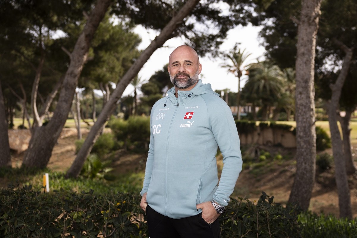 Assistenztrainer Giorgio Contini posiert nach einer Medienkonferenz, am Mittwoch, 20. Maerz 2024 in Cartagena, Spanien. Die Schweizer Fussball Nationalmannschaft befindet sich vom 18.3.2024 bis zum 22 ...