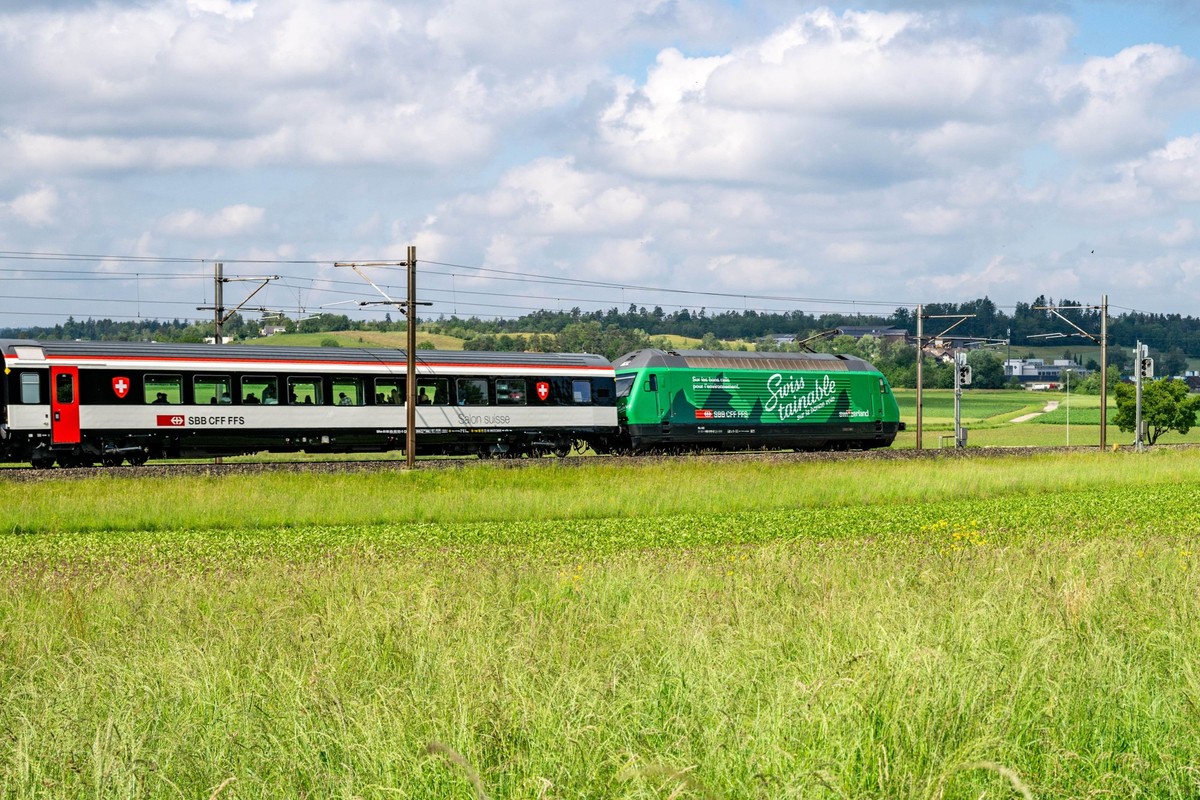 Locomotive Swisstainable en route pour la campagne.