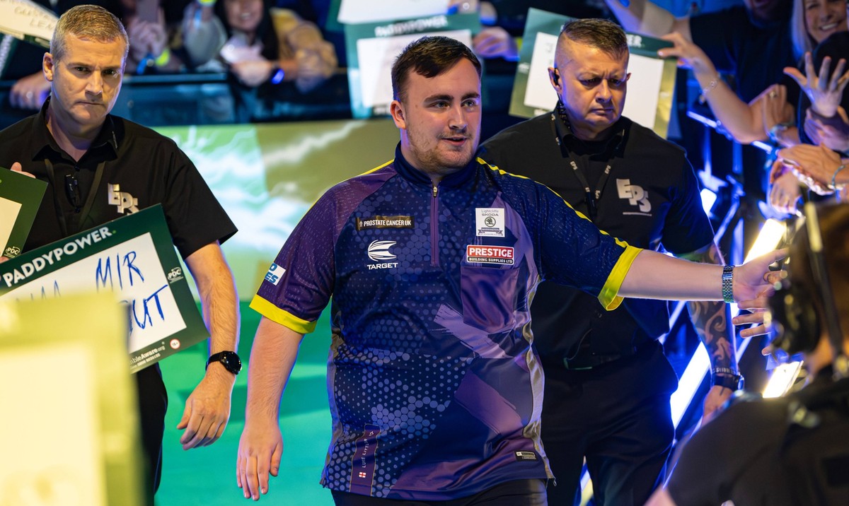 RECORD DATE NOT STATED 27th December 2023, Alexandra Palace, London, England 2023/24 PDC Paddy Power World Darts Championships Day 10 Evening Session Luke Littler walks to the stage for their match ag ...