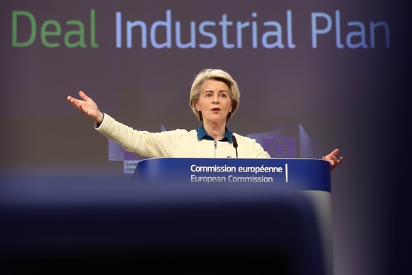 epa10442473 Ursula von der Leyen, President of the European Commission, gives a press conference on the Green Deal Industrial Plan at the European Commission in Brussels, Belgium, February 01, 2023. EPA/STEPHAN ...