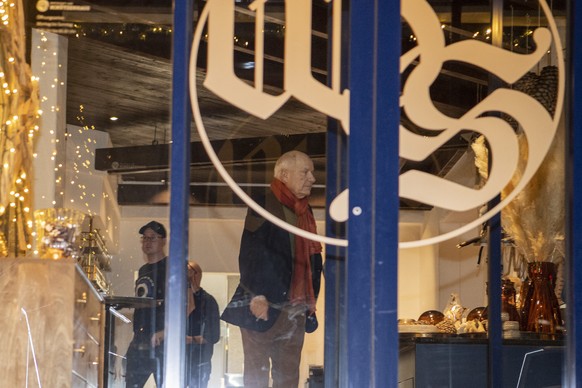 Der fruehere Praesident des FC Luzern, Walter Stierli beim eintreffen in der Wirtschaft zum Schuetzenhaus vor der Swissporarena auf der Luzerner Allmend anlaesslich einer ordentlichen Generalversammlu ...