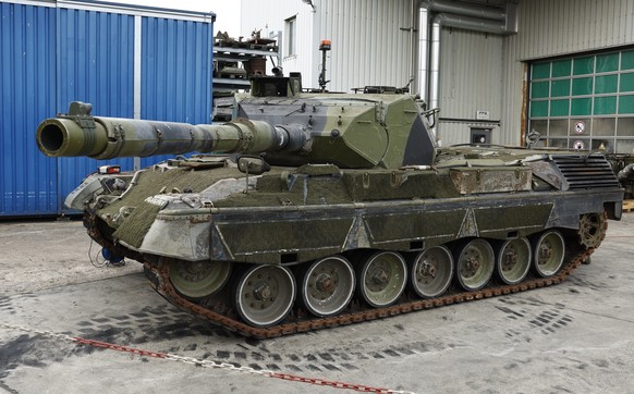 epa10701768 A Leopard 1 A5 battle tank is seen at FFG Flensburger Fahrzeugbau Gesellschaft during a visit of NATO Secretary General and German Defence Minister in Flensburg, Germany, 20 June 2023. FFG ...
