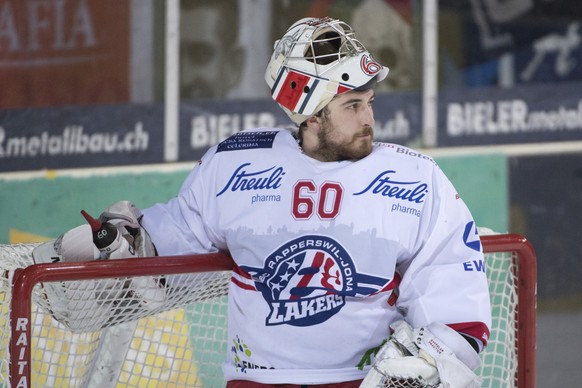 Rapperswils Goalie Melvin Nyffeler geschlagen im fuenften Playoff-Finalspiel der National League B zwischen dem SC Langenthal und dem SC Rapperswil-Jona Lakers, am Freitag, 31. Maerz 2017, in der Eish ...