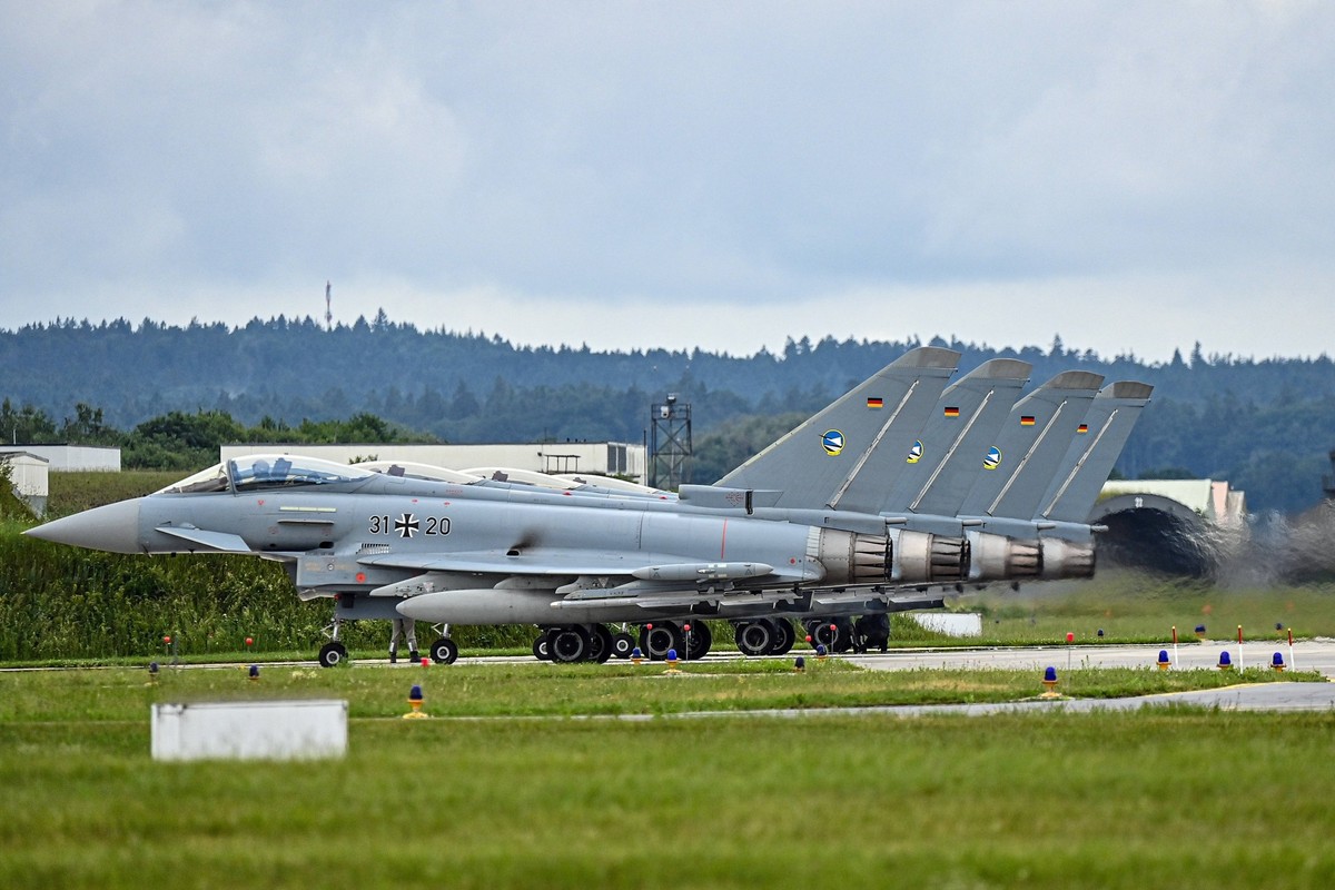 27.05.2025, xjrdrx, Politik, Bundeswehr, Taktisches Luftwaffengeschwader 74 Neuburg - EUROFIGHTER EF-2000 Typhoon GAF3101 Freigabe der Fotos durch die Bundeswehr am 28.05.2025 Neuburg an der Donau *** ...