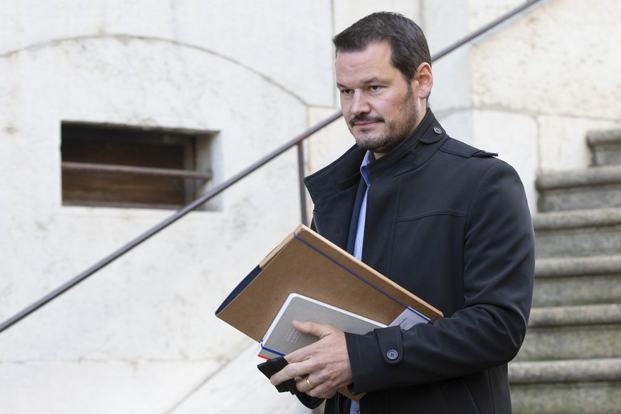 Pierre Maudet, ancien conseiller d&#039;Etat genevois, quitte le palais de justice lors de la deuxieme journee de son proces devant la Chambre penale d&#039;appel et de revision de Geneve, ce mardi 12 ...