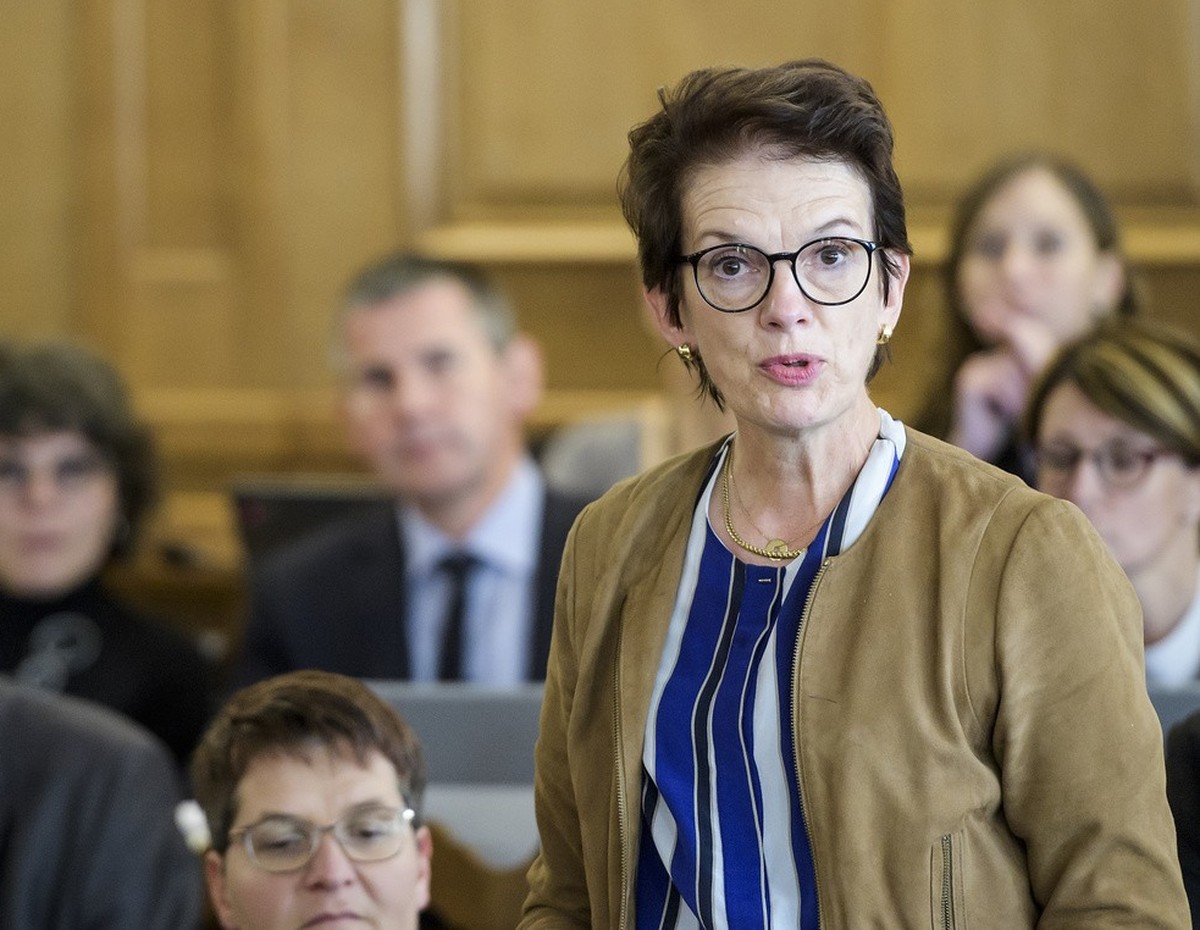 Antoinette de Weck, deputee PLR, parle lors du vote des deputes fribourgeois sur la levee de l'immunite de la Conseillere d'Etat fribourgeoise, Marie Garnier ce mardi 14 novembre 2017 dans l ...