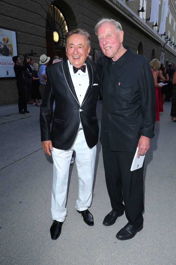 Salzburger Festspiele 27.07.2018 Richard Siegfried Lugner + Claus Peymann bei der Auffahrt zur Oper - Die Zauberfloete - , Grosses Festspielhaus, Hofstallgasse, Salzburg, waehrend der Salzburger Fests ...