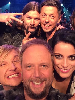 Selfie-Time! Die Juroren von «The Voice of Germany». Von links oben: Rea Garvey, Michi Beck, (links unten) Samu Haber, Smudo und Stefanie Kloss. Haben sie die unteren Köpfe reingeschnitten? Wir wissen ...