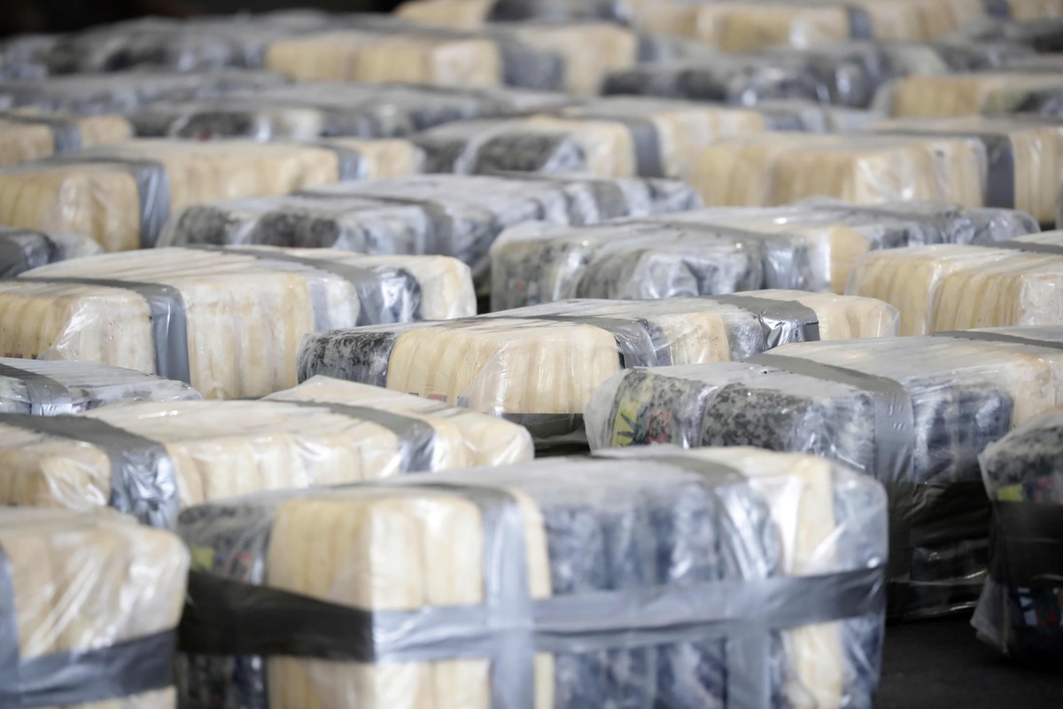 epa11376393 Some 2024 kilos of marijuana and 485 kilos of cocaine confiscated during transportation on a manned boat by two costa ricans and a nicaraguan, in San Jose, Costa Rica, 28 May 2024. An oper ...