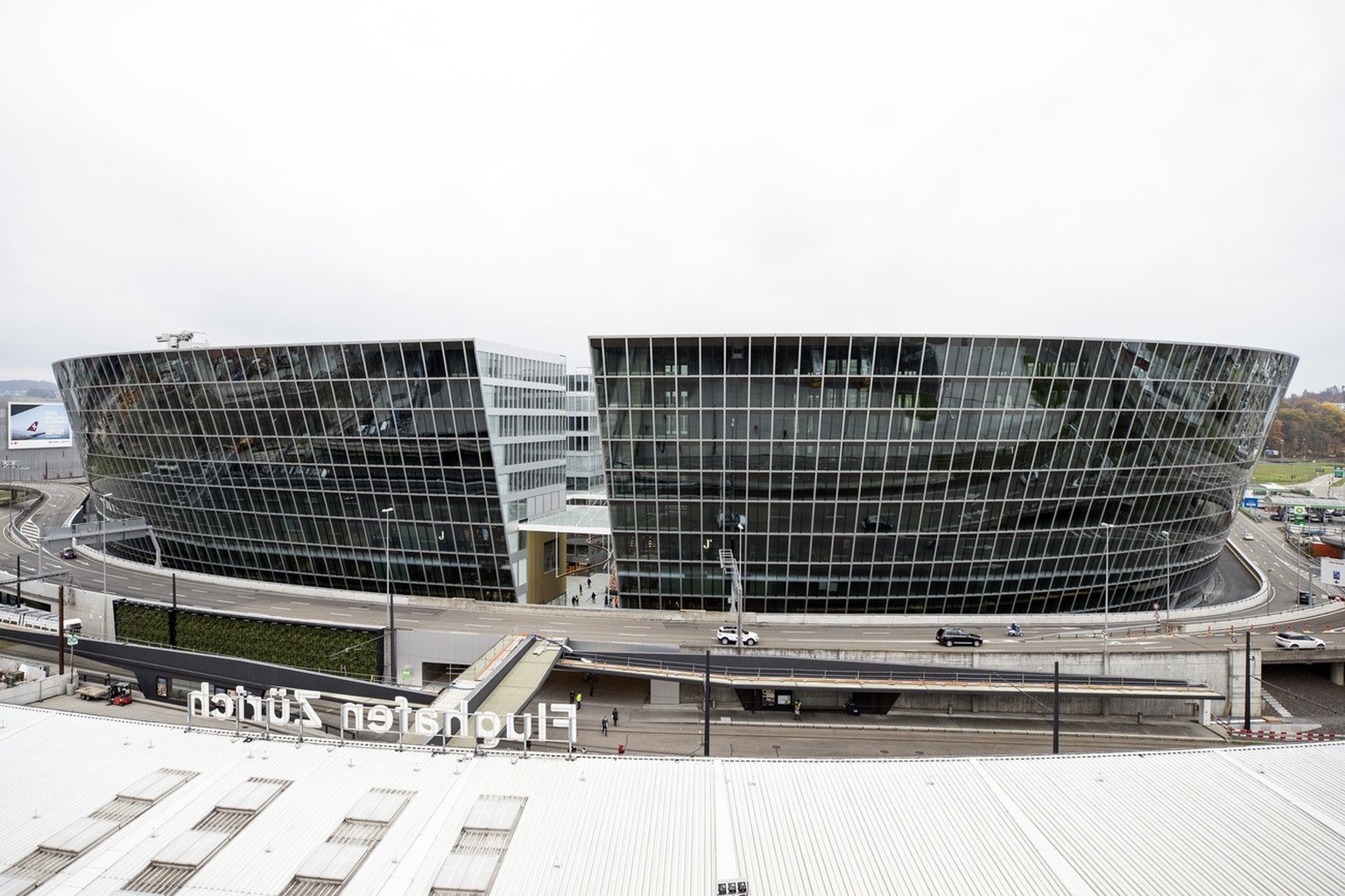 &amp;#x201a;�The Circle&amp;#x201a;� ist eroeffnet, das neue Quartier im Flughafen Zuerich, aufgenommen am Donnerstag, 5. November 2020, in Zuerich. Nach fuenfjaehriger Bauzeit ist der Circle fuer die ...