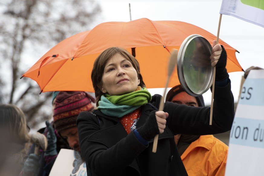 Nationalrat Regula Rytz, GP-BE, demonstriert waehrend eines Klima-Marsches, am Samstag, 8. Dezember 2018 in Bern. Die Demonstranten rufen die Schweizer Politik zu mehr Engagement im Kampf gegen den Kl ...