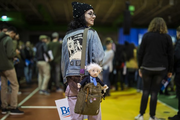 epaselect epa08254114 Oscar Martin of Richmond, Virginia carries a doll of Bernie Sanders as she attends a campaign rally for Democratic presidential candidate Senator Bernie Sanders at the Arthur Ash ...