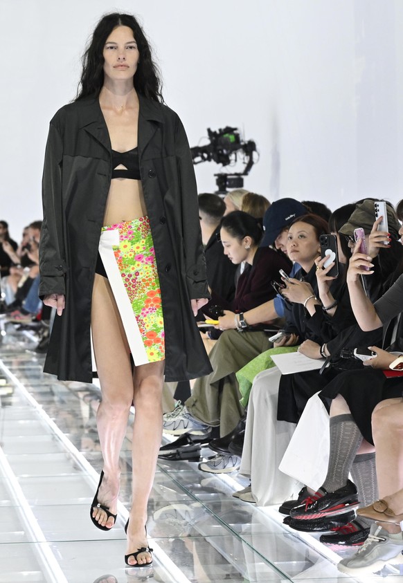 epa13255765 A model presents a creation from the Women's Spring/Summer 2027 collection of Italian fashion house Prada during Milan Fashion Week, in Milan, Italy, 22 September 2026. Milan Fashion  ...