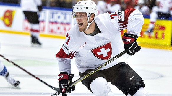 epa06745575 Enzo Corvi of Switzerland during the IIHF World Championship quarter finals match between Finland and Switzerland at Jyske Bank Boxen in Herning, Denmark, 17 May 2018. EPA/HENNING BAGGER D ...