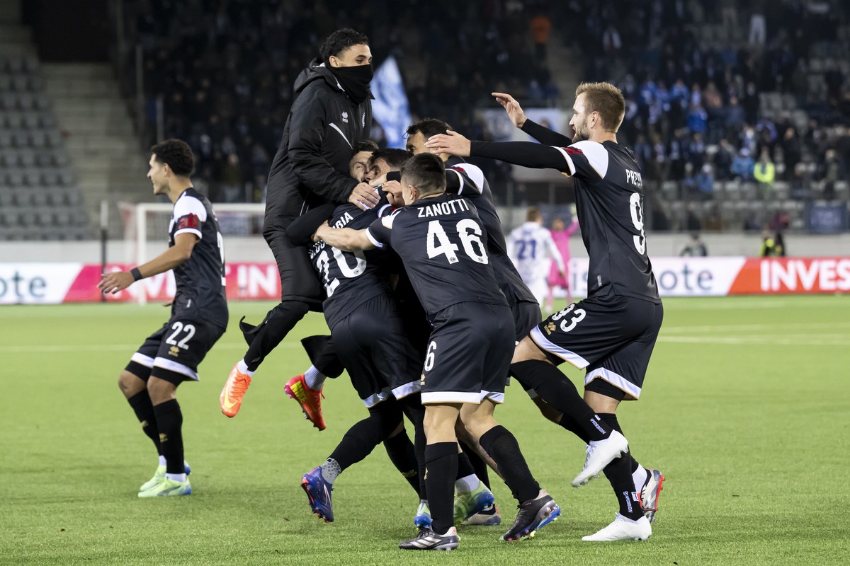 epa11746699 FC Lugano players celebrate the 2-0 lead during the UEFA Conference League soccer match between Switzerland's FC Lugano and Belgium's KAA Gent, at the Stockhorn Arena, in Thun, S ...