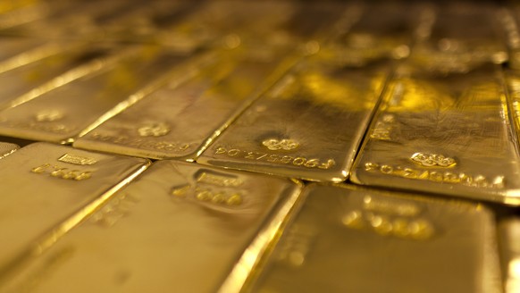 ARCHIV --- ZU DER VOLKSINITIATIVE &quot;RETTET UNSER SCHWEIZER GOLD (GOLD-INITIATIVE)&quot; STELLEN WIR IHNEN FOLGENDES BILD ZUR VERFUEGUNG --- Gold bars at the bank vault of the &quot;Zuercher Kanton ...