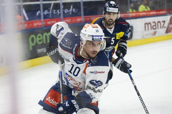 Zurich&#039;s player Sven Andrighetto and Ambri&#039;s player Tobias Fohrler, during the preliminary round game of National League Swiss Championship 2023/24 between HC Ambri Piotta against ZSC Lions, ...