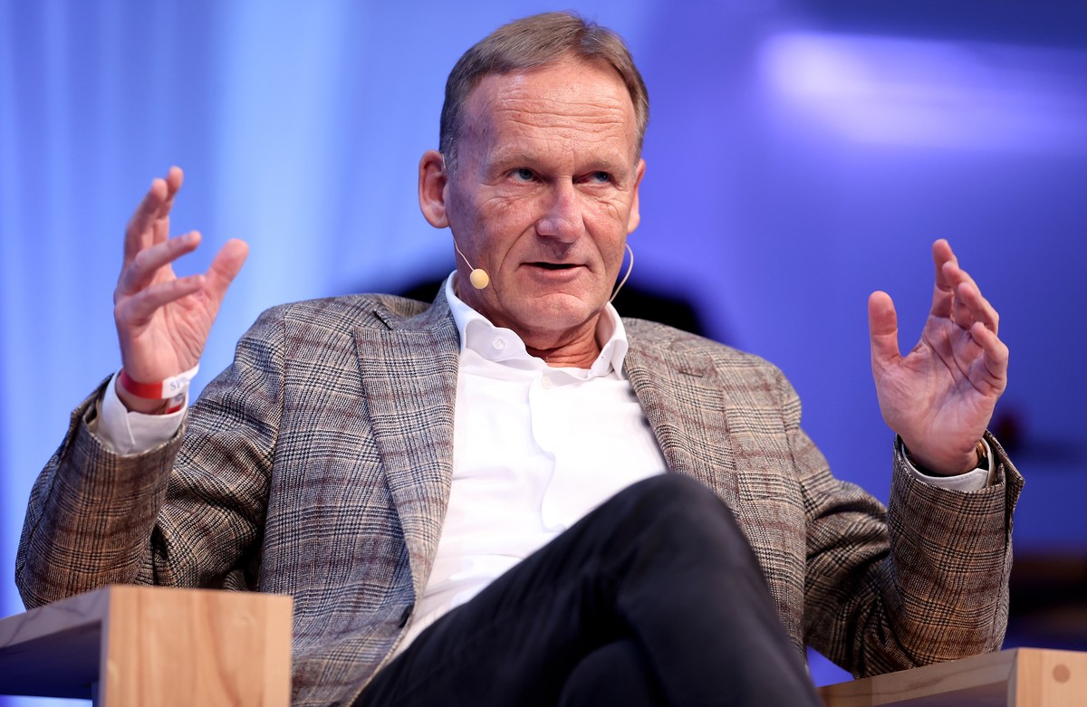 epa08179217 Dortmund's CEO Hans-Joachim Watzke attends the SPOBIS 2020 at CCD Congress Center in Duesseldorf, Germany, 30 January 2020. The SPOBIS is Europe's biggest sportsbusiness event fo ...