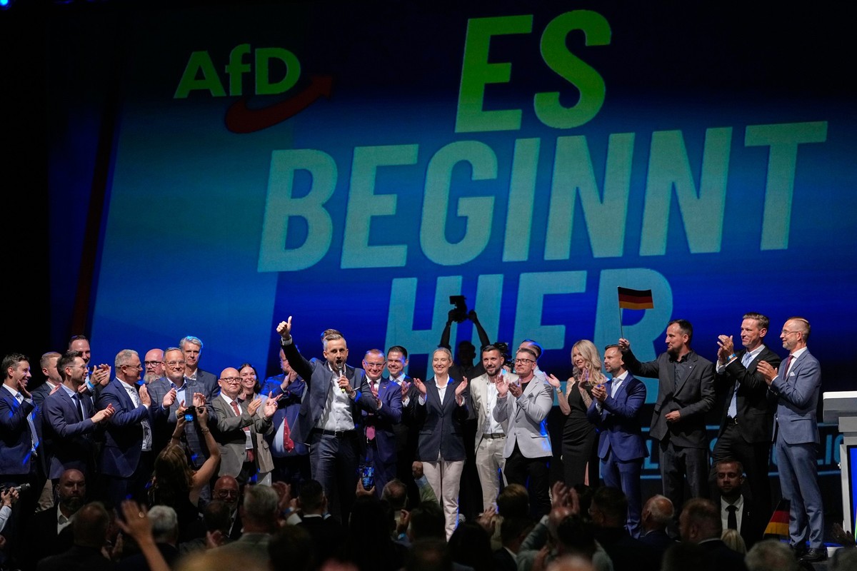 KEYPIX - Top AfD candidate Ulrich Siegmund speaks in front of a reading "it starts here" at an election party of the "Alternative for Germany" (AfD) after the Saxony-Anhalt state e ...