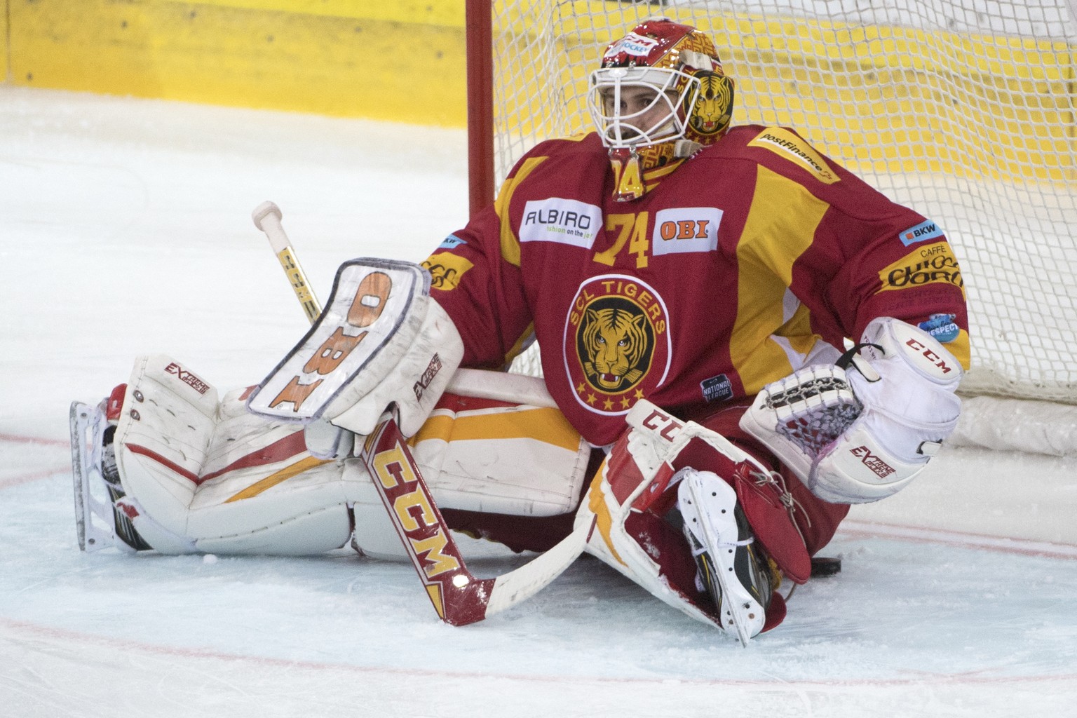 Tigers Goalie Ivars Punnenovs ist geschlagen, waehrend dem Meisterschaftsspiel der National League zwischen den SCL Tigers und dem Lausanne HC, am Samstag, 2.Dezember 2017, in der Ilfishalle in Langna ...