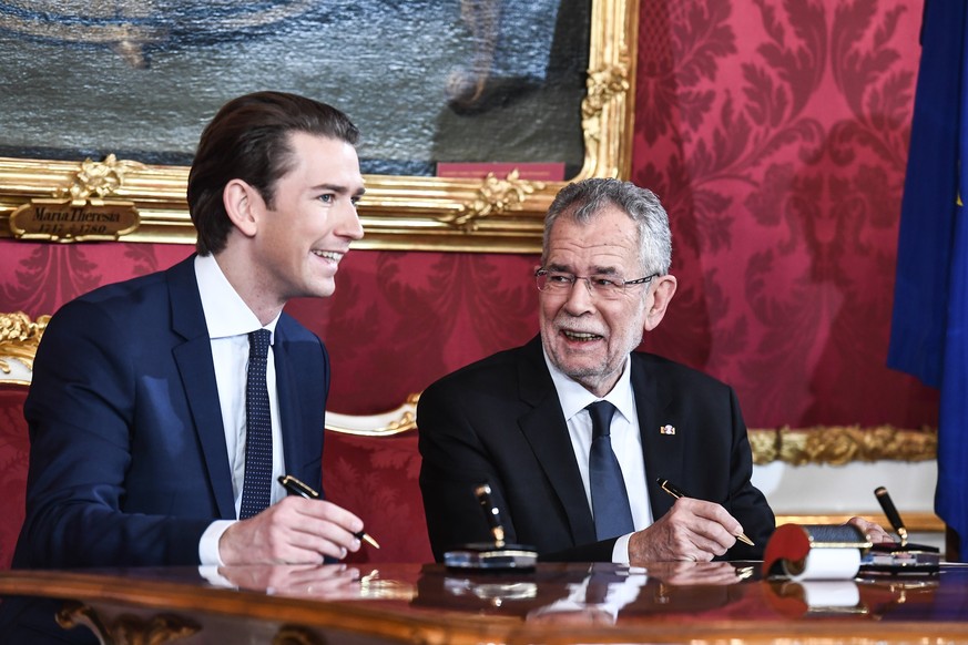 epa06396781 Austrian Federal President Alexander Van der Bellen (R) and Austrian Chancellor Sebastian Kurz (L), the leader of the Austrian Peoples Party (OeVP)during the inauguration of the new coalit ...