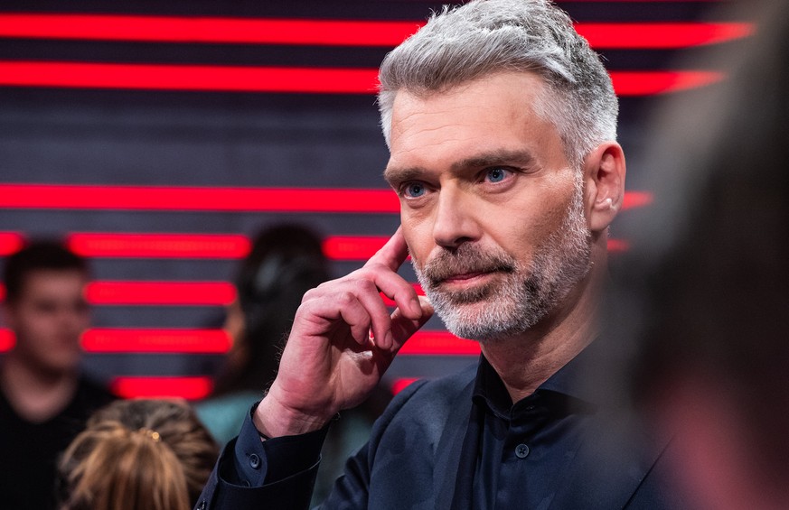Ein kleiner Patzer und ein Maurer-Witz – der Einstand von Sandro Brotz in der EU-«Arena»